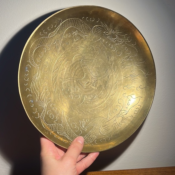Solid, brass hand, carved bowl decorative plate very heavy, good quality vintage - Picture 5 of 6